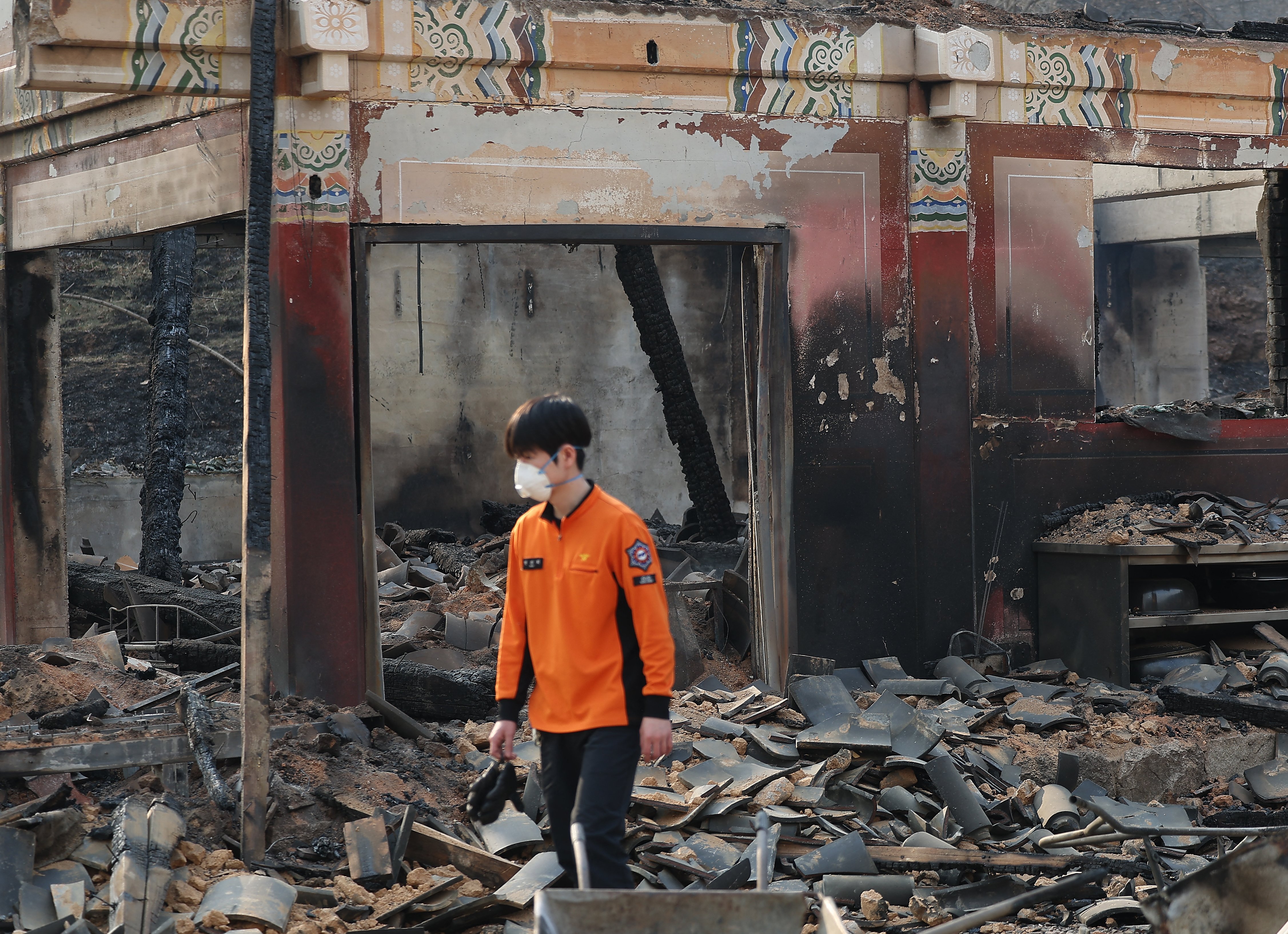 SoKor deploys choppers, troops amid wildfire battle