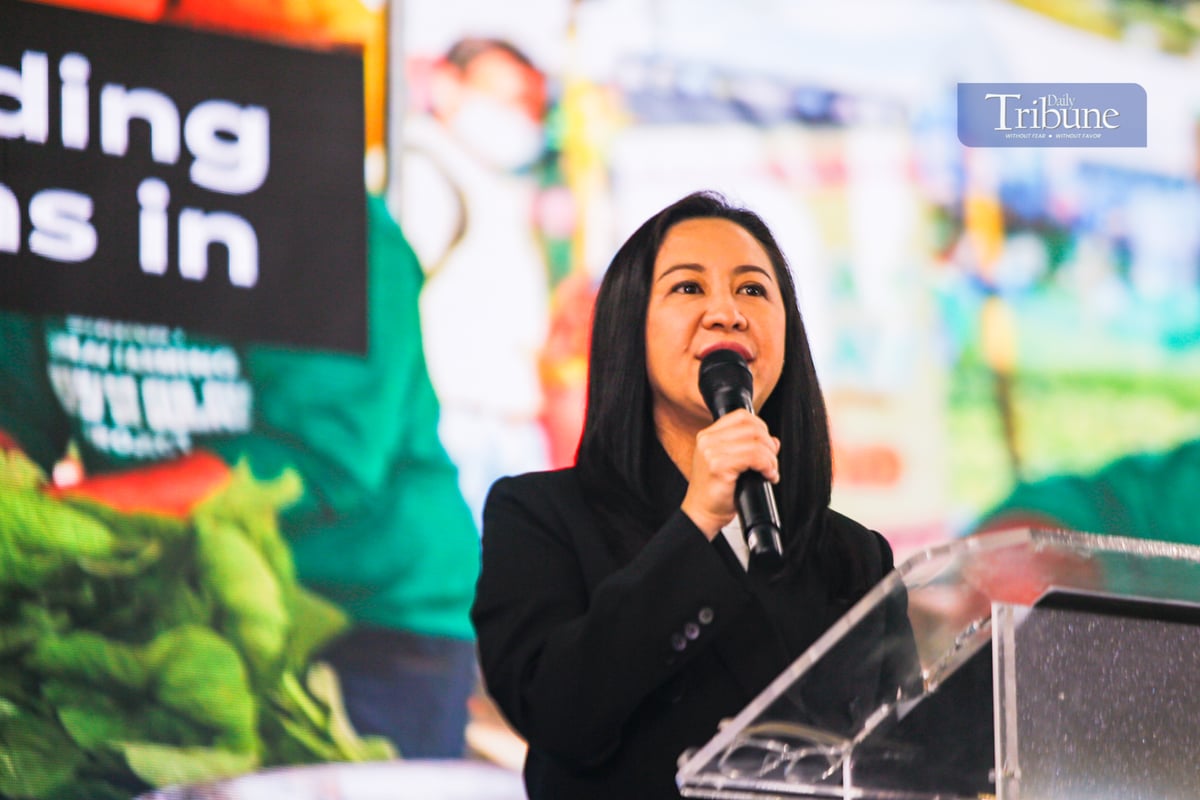 Quezon City Mayor Joy Belmonte leads the commitment signing during the Women in Climate Action Summit at the MICE Hall in Quezon City on 25 March 2025. The summit aims to mainstream gender-responsive climate action by integrating gender perspectives into climate planning.