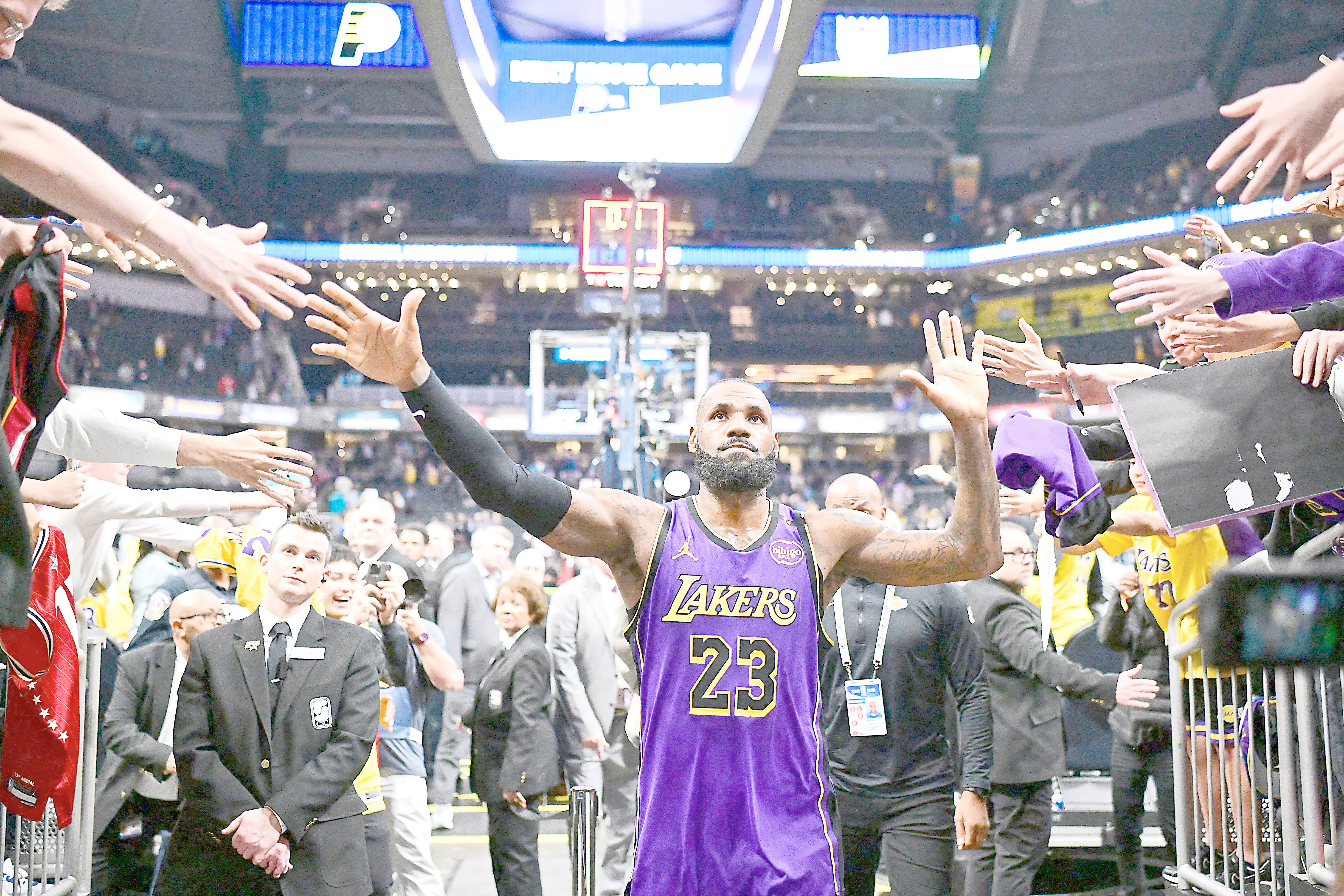 HAND JOB: LeBron’s tip-in wins it for Lakers