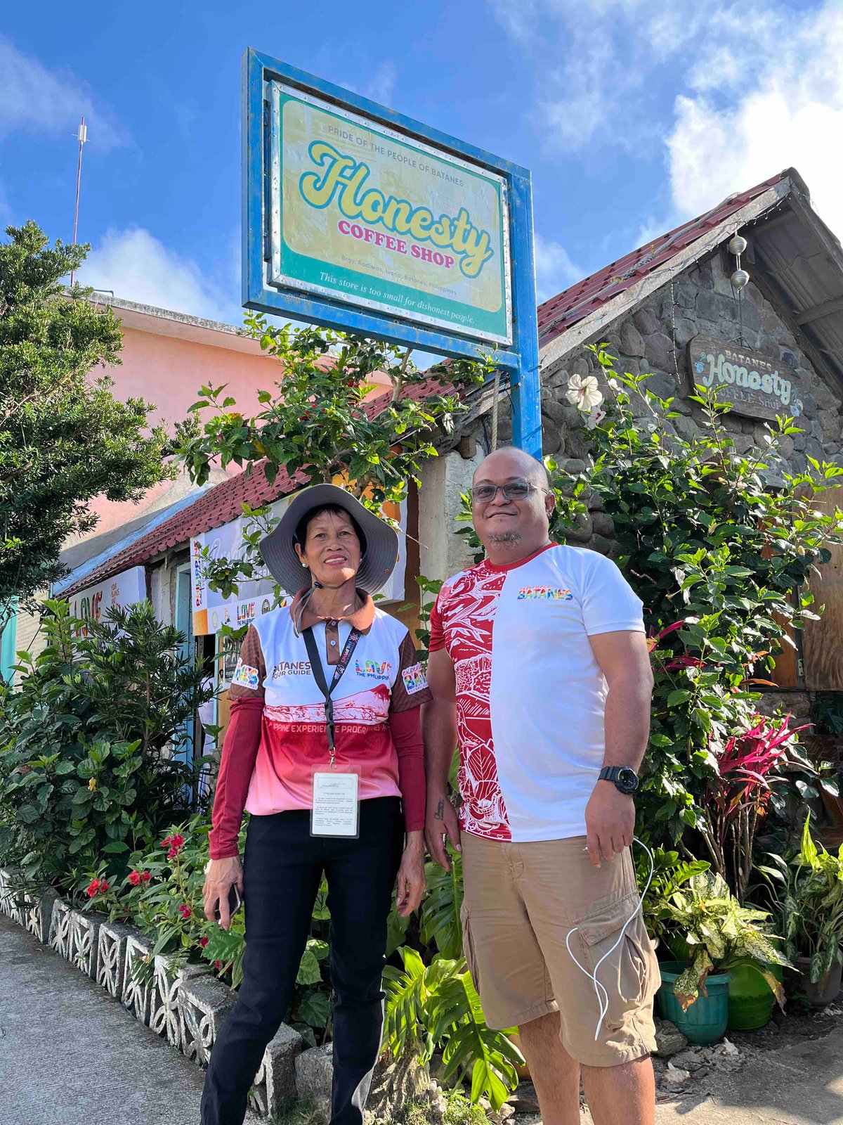 Maria Elena Castaño Gabilo, tourist guide of the Honesty Coffee Shop.