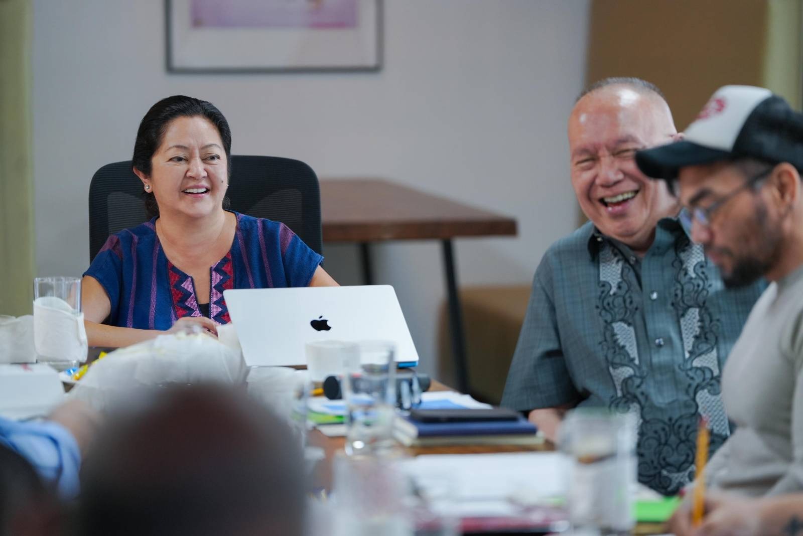 FIRST Lady Liza Araneta-Marcos meets with CineGang Inc. officials in support of the country’s film industry at the CineGang office in Makati City.