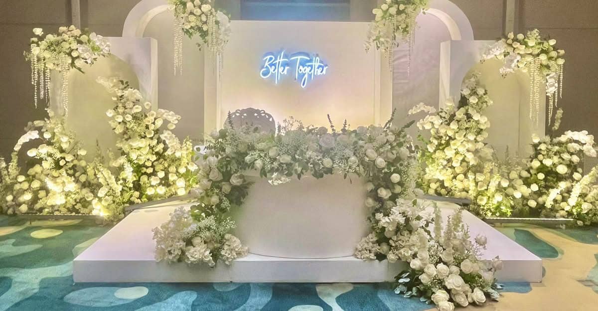 The showcase provided couples with a firsthand look at elegant wedding concepts, expert styling and curated details designed for a seaside celebration.