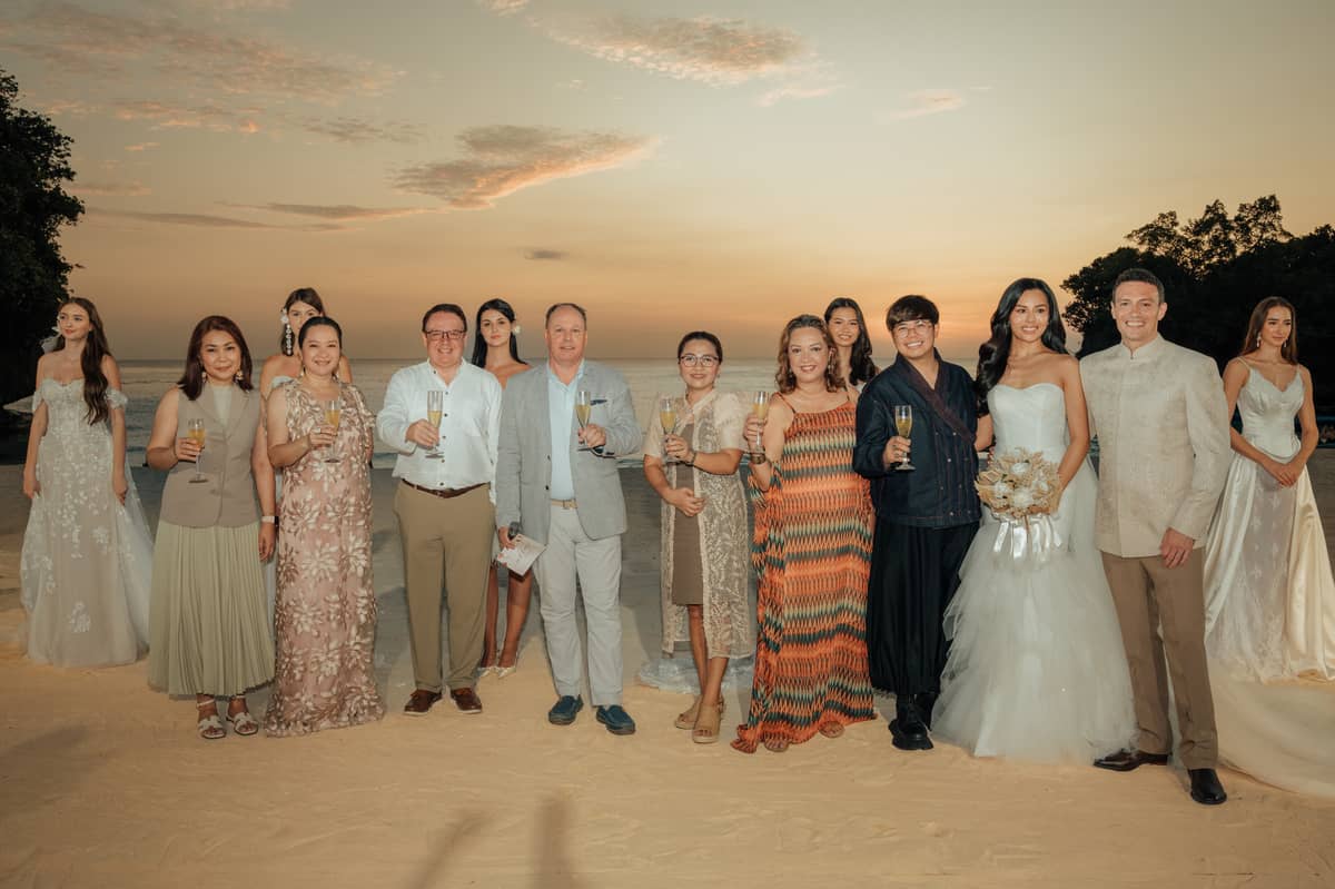 Crimson’s Ronie Reyes, Chroma’s Eliza de Venecia-Reyes, Crimson Mactan’s GM Patrick Mathe, GM Didier Belmonte, Crimson Alabang’s GM Arlene Tongco, Chroma’s Carmela Bocanegra, Bessie Besana, Justine Felizarta and Ben Arnold.