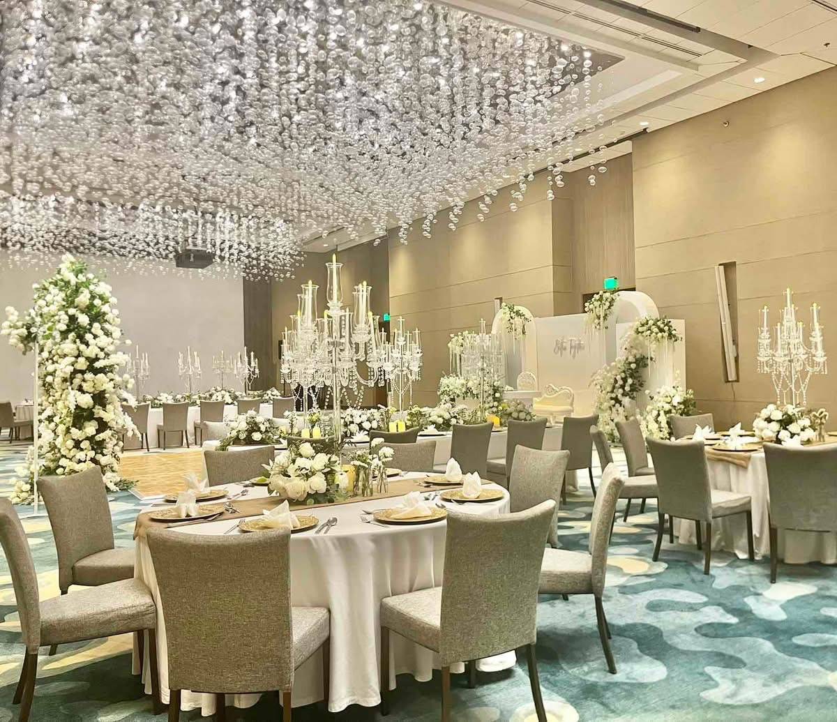 THE two-day exhibit featured a beautifully staged wedding ceremony setup indoors and an outdoor ceremony inspiration space, the showcase provided couples with a first hand look at elegant wedding concepts, expert styling, and curated details designed for a seaside celebration.