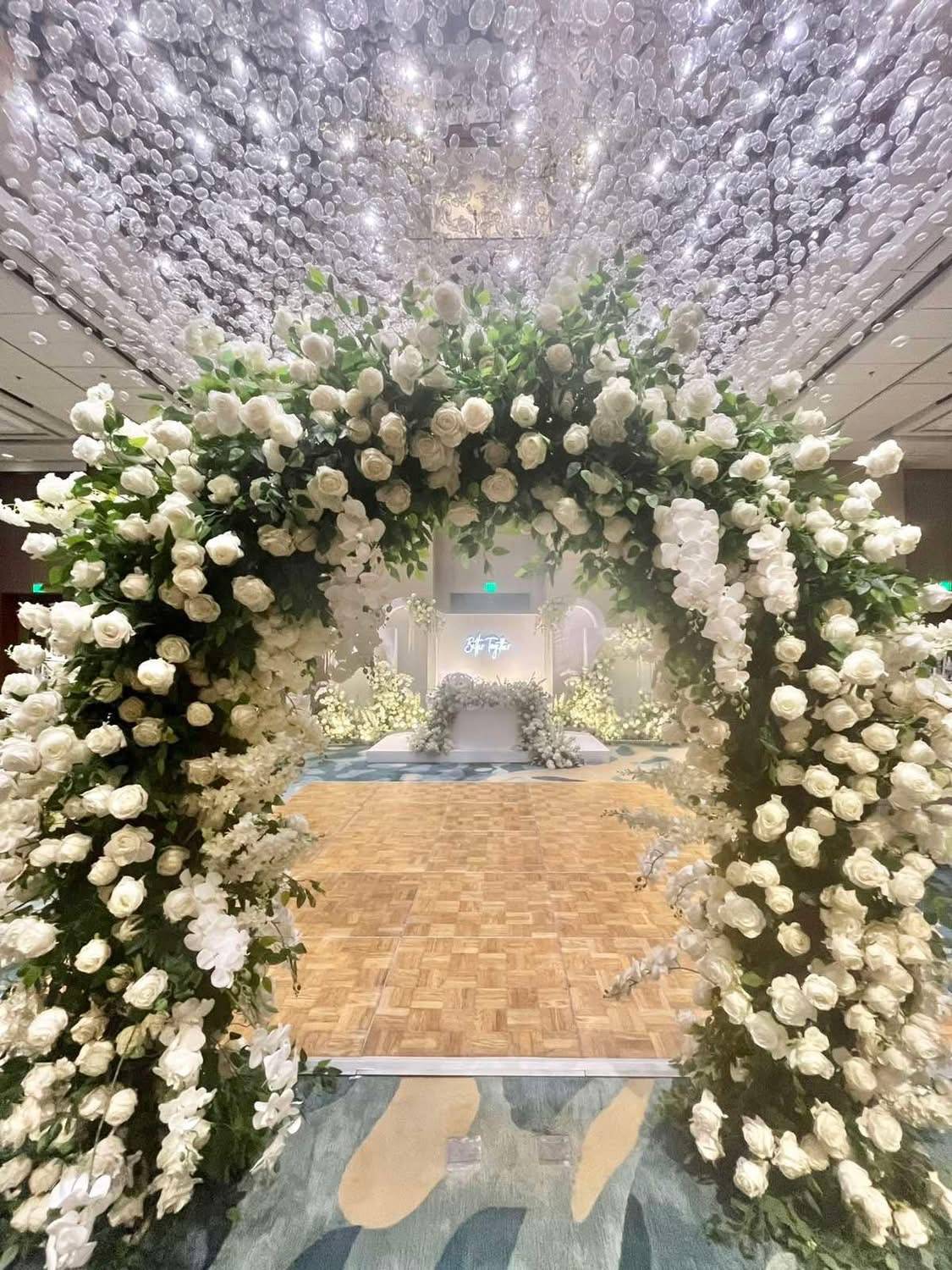 The beautiful entrance to the wedding show.