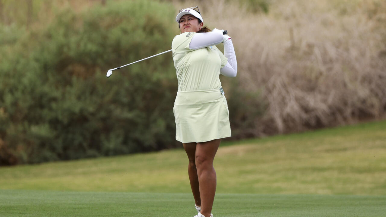 Vu flaunts might, fires 62 to seize lead
