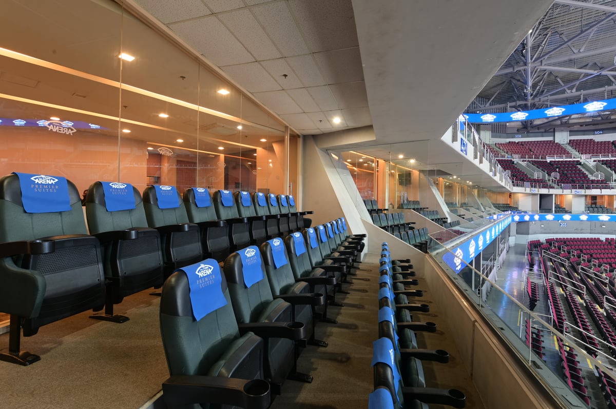 Enjoy elegance and comfort amidst the spectacular view of SM Mall of Asia Arena events at the ergonomic seats of Premier Suite.