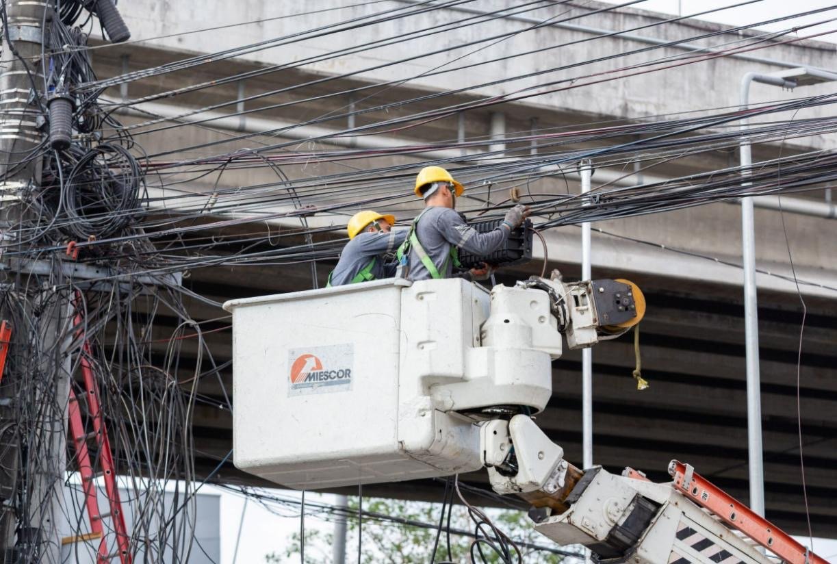 Meralco clears wires to ease NAIA traffic