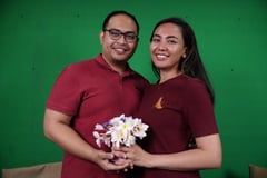 From ER to altar: A doctor and nurse prescribe each other to forever
