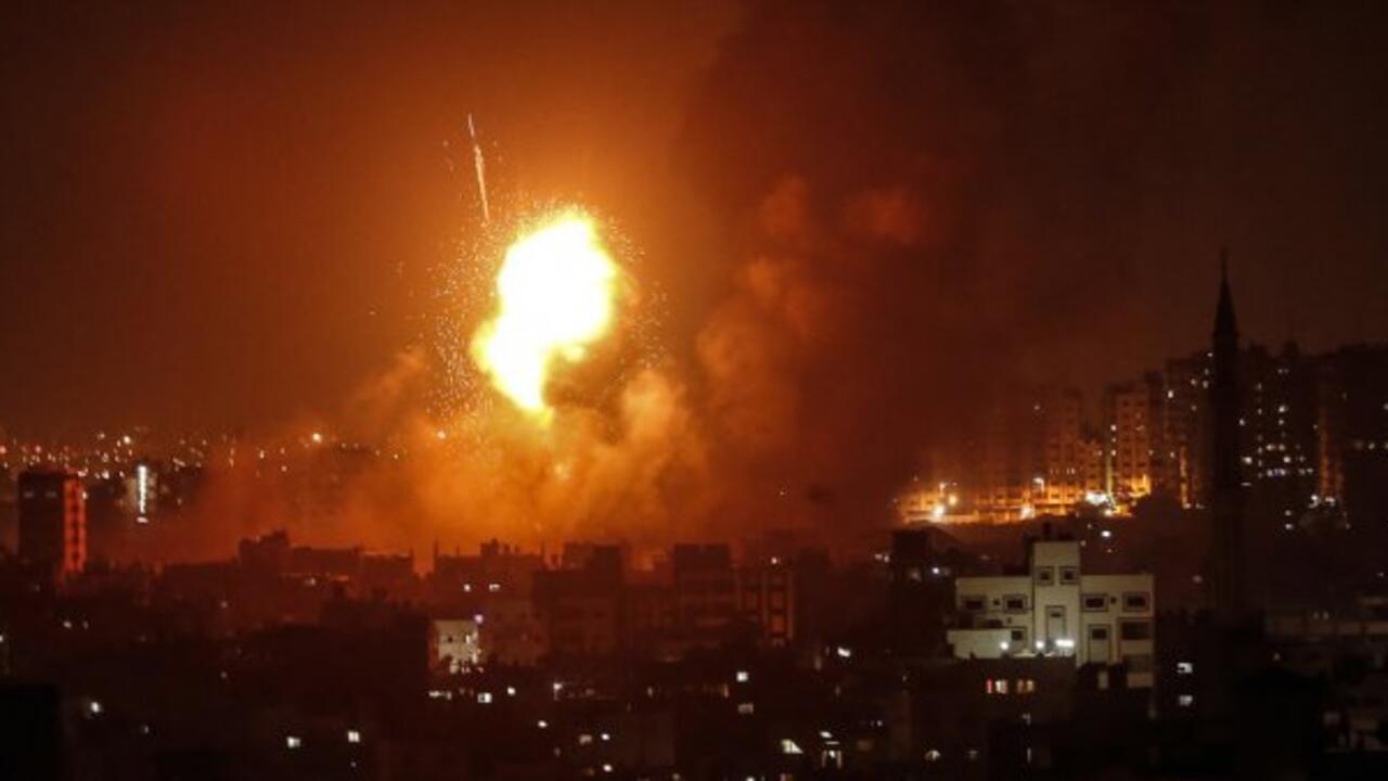 Air strike kills 8 in Gaza, Israel intercepts missile 
