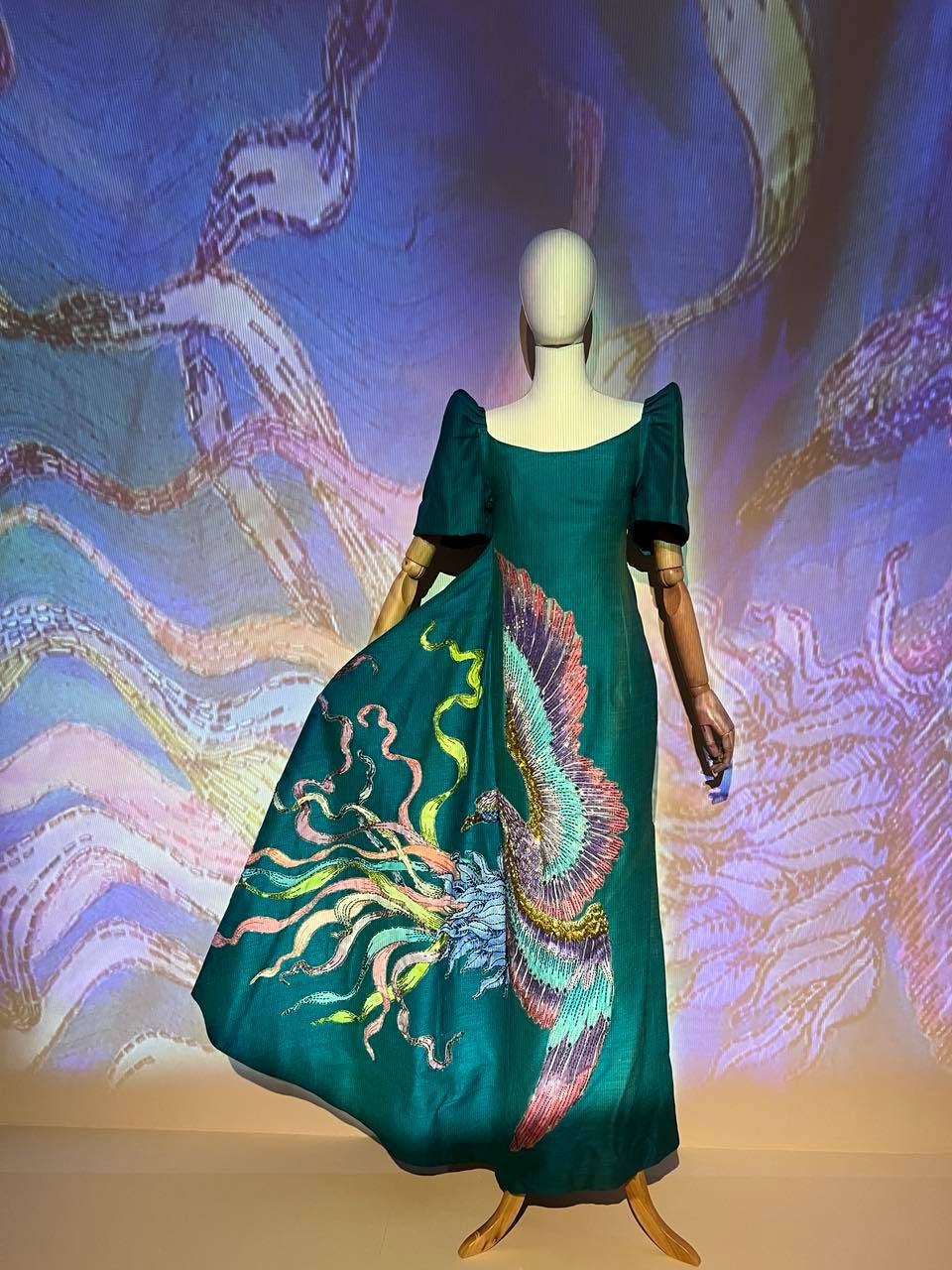 AN otherwise simple green terno unfurls to reveal an embroidered pattern.