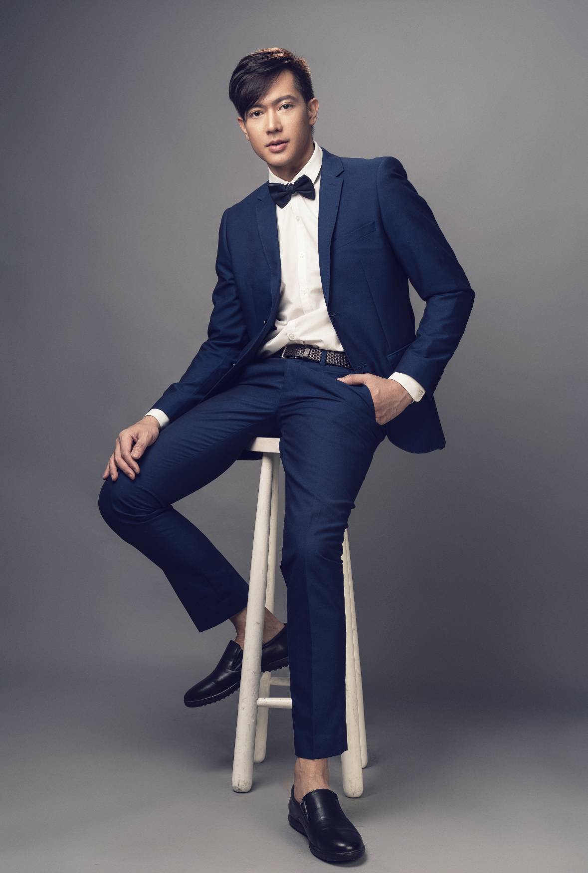 Balladeer Ronnie Liang.