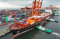 Hapag-Lloyd calls at MICT Global port operator International Container Terminal Services Inc.’s flagship operation, Manila International Container Terminal, welcomed the inaugural call of Hapag-Lloyd’s newly launched China-Philippines Feeder service at the Port of Manila, Philippines. HL’s first ever call to the Philippines was marked by the arrival of Tokyo Express on 17 March.
