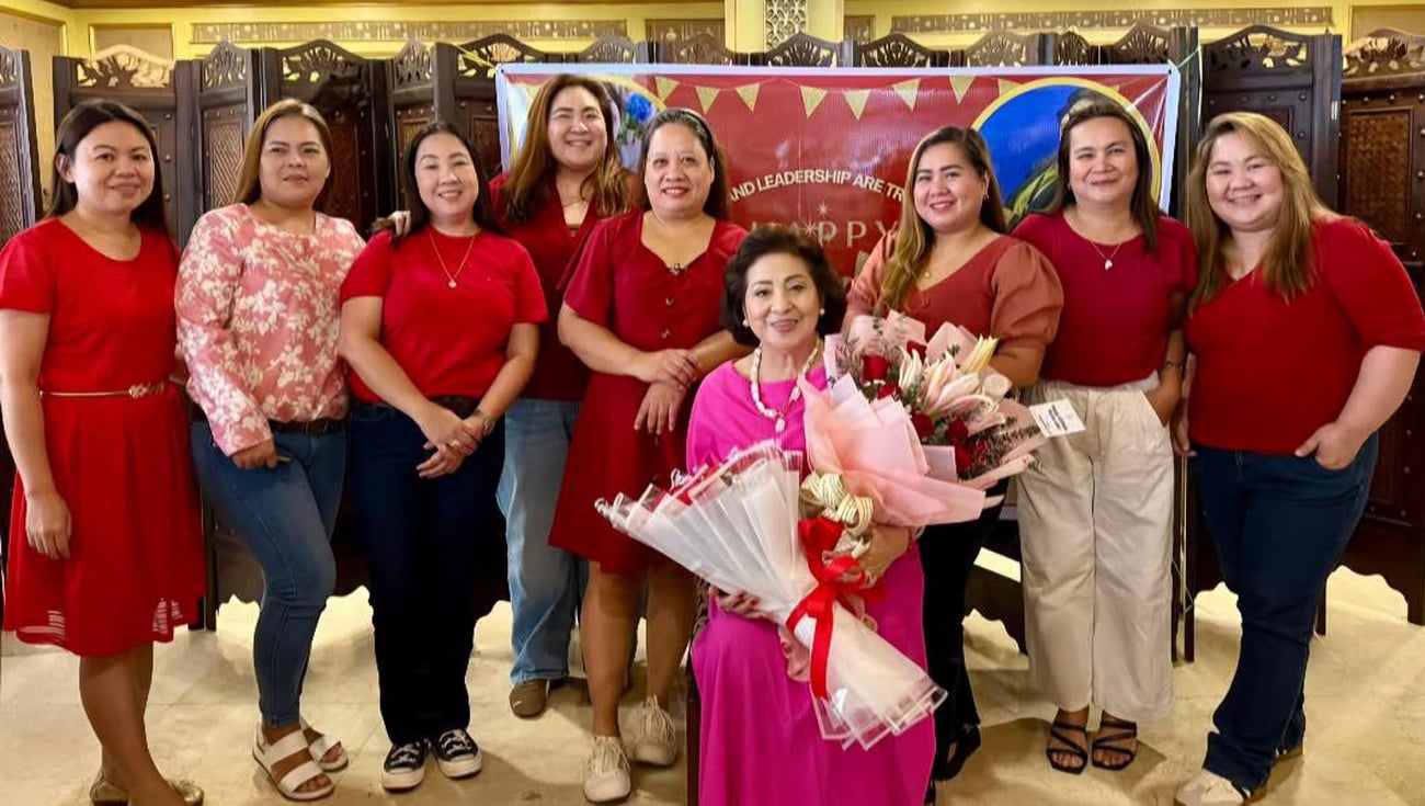 Aida Uy with her dedicated team: Rhea Villanueva, Josephine Tejano, Carmille Ybanez, Daphne Yu, Nancy Mendez, Cricel Gonzales, Graceshiela Relliquete and Lesley Lemeric.