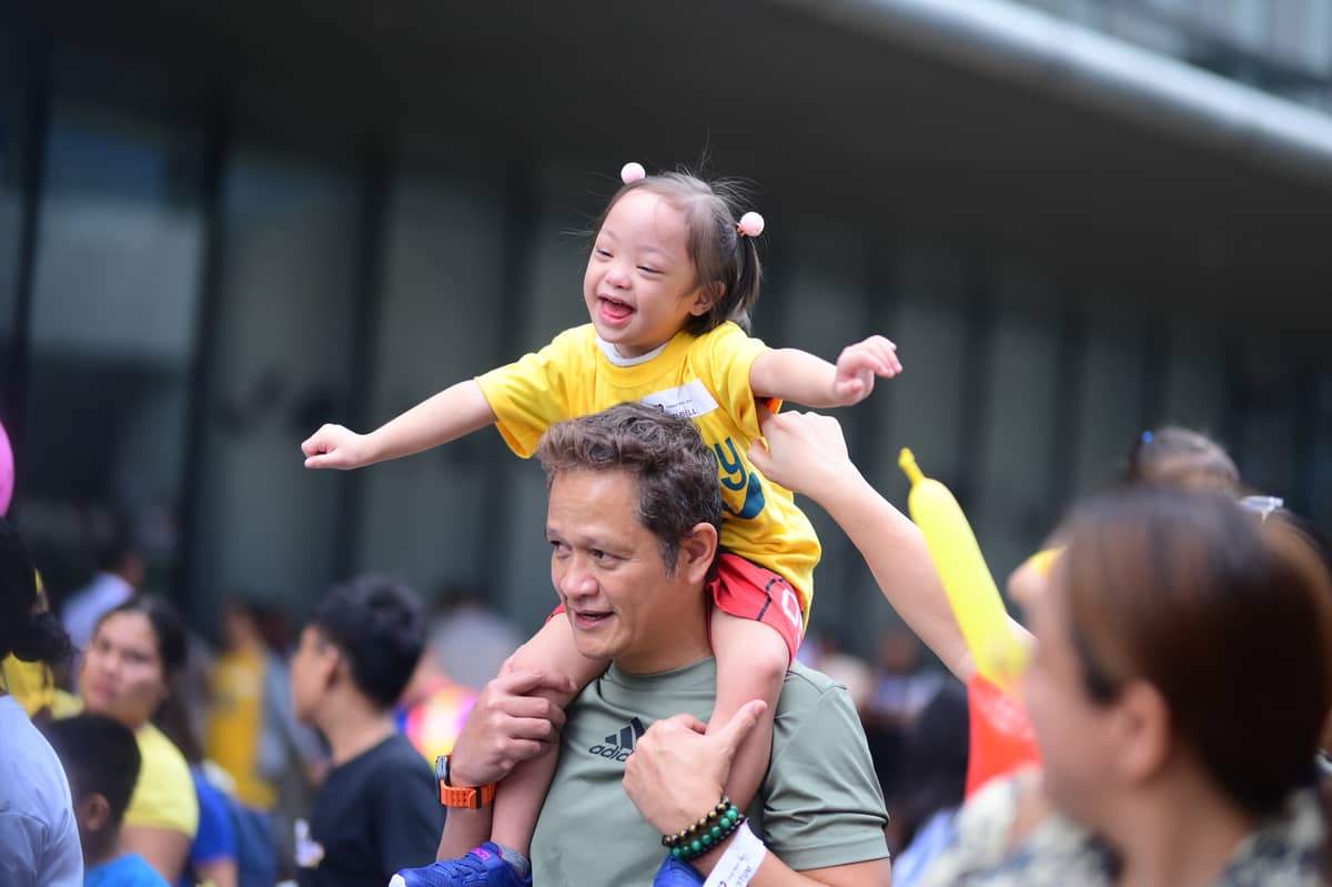 A father and child happily join the parade, giving us a touching moment and another reason to strengthen our commitment to inclusivity.