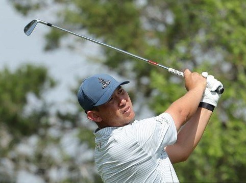 Mitchell sizzles with 63, Hoey fires 69