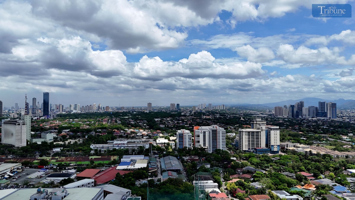 Fair weather and cloudy skies were observed in Metro Manila, seen from Pasig City on Friday, 4 April 2025. Areas with temperatures between 33°C and 41°C fall under the “extreme caution” category. PAGASA said heat cramps and heat exhaustion are likely risks under this heat index level. The weather bureau advises the public to limit outdoor activity, stay hydrated, and wear light clothing to avoid heat-related illnesses. In Metro Manila, a heat index as high as 38°C is expected in NAIA, Pasay City, while Science Garden, Quezon City, could reach 40°C.