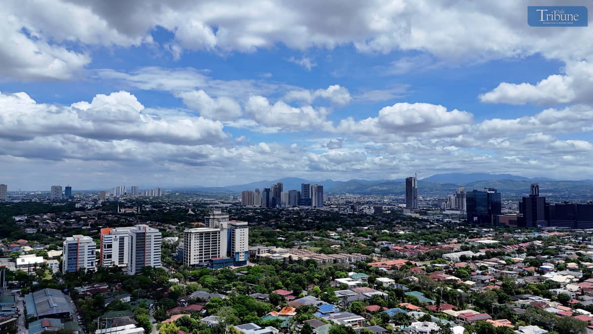 Fair weather and cloudy skies were observed in Metro Manila, seen from Pasig City on Friday, 4 April 2025. Areas with temperatures between 33°C and 41°C fall under the “extreme caution” category. PAGASA said heat cramps and heat exhaustion are likely risks under this heat index level. The weather bureau advises the public to limit outdoor activity, stay hydrated, and wear light clothing to avoid heat-related illnesses. In Metro Manila, a heat index as high as 38°C is expected in NAIA, Pasay City, while Science Garden, Quezon City, could reach 40°C.