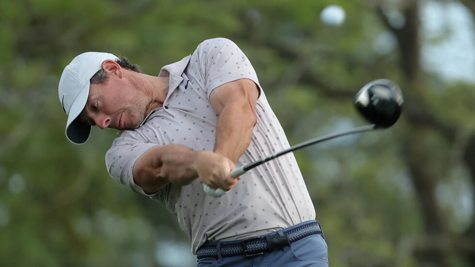 Right elbow bothering McIlroy