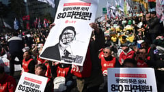 S. Korea court ousts impeached president