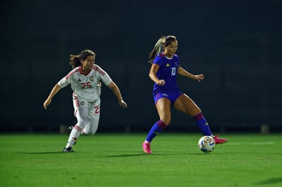 Filipinas dominate UAE