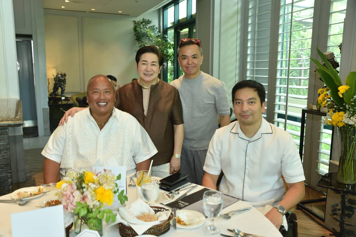 Daily Tribune’s Luis Espiritu, Fashion Aid Philippines president Paul Cabral, designer Jun Escario and Carl Fider.