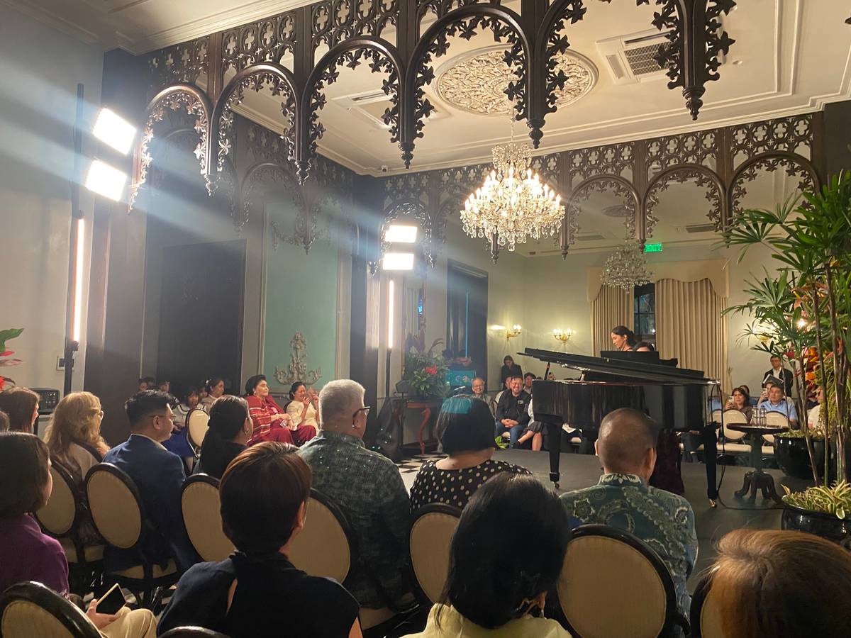 First Lady Liza Araneta-Marcos and former first lady Imelda Marcos at the Golderberg Mansion