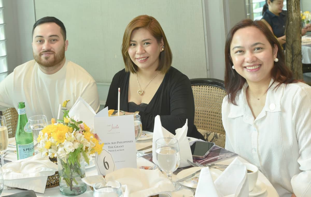 Designer Mark Bumgarner, Doreen Odvina and Department of Tourism Chriselle May Yambao.