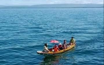 Traveling between Lumbatan and Marawi was often done by small boats called lansa.
