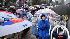 Thousands rally for impeached Yoon