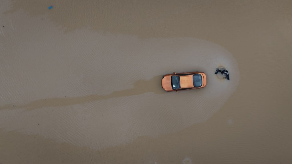 U.S. storms, 'devastating' flooding death toll climbs to 17