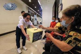 Tzu Chi prays, donates for quake victims