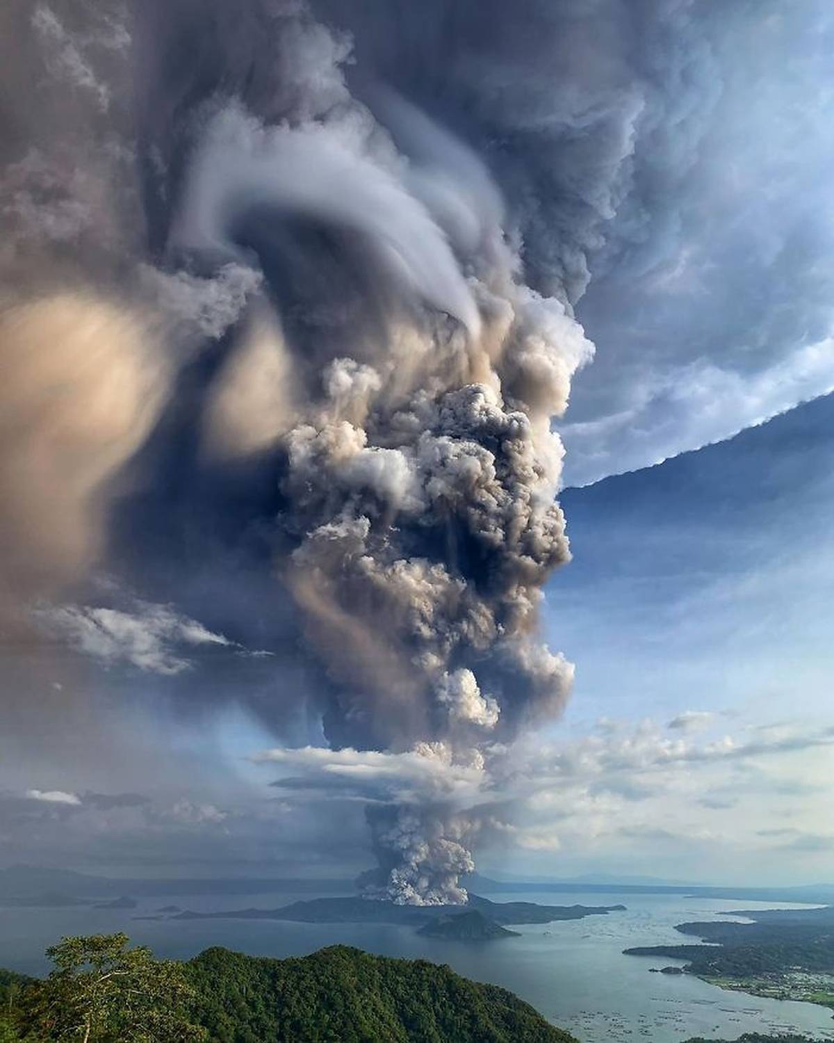 PHOTO of the Taal Volcano eruption in January 2020 by Dante Pamintuan.