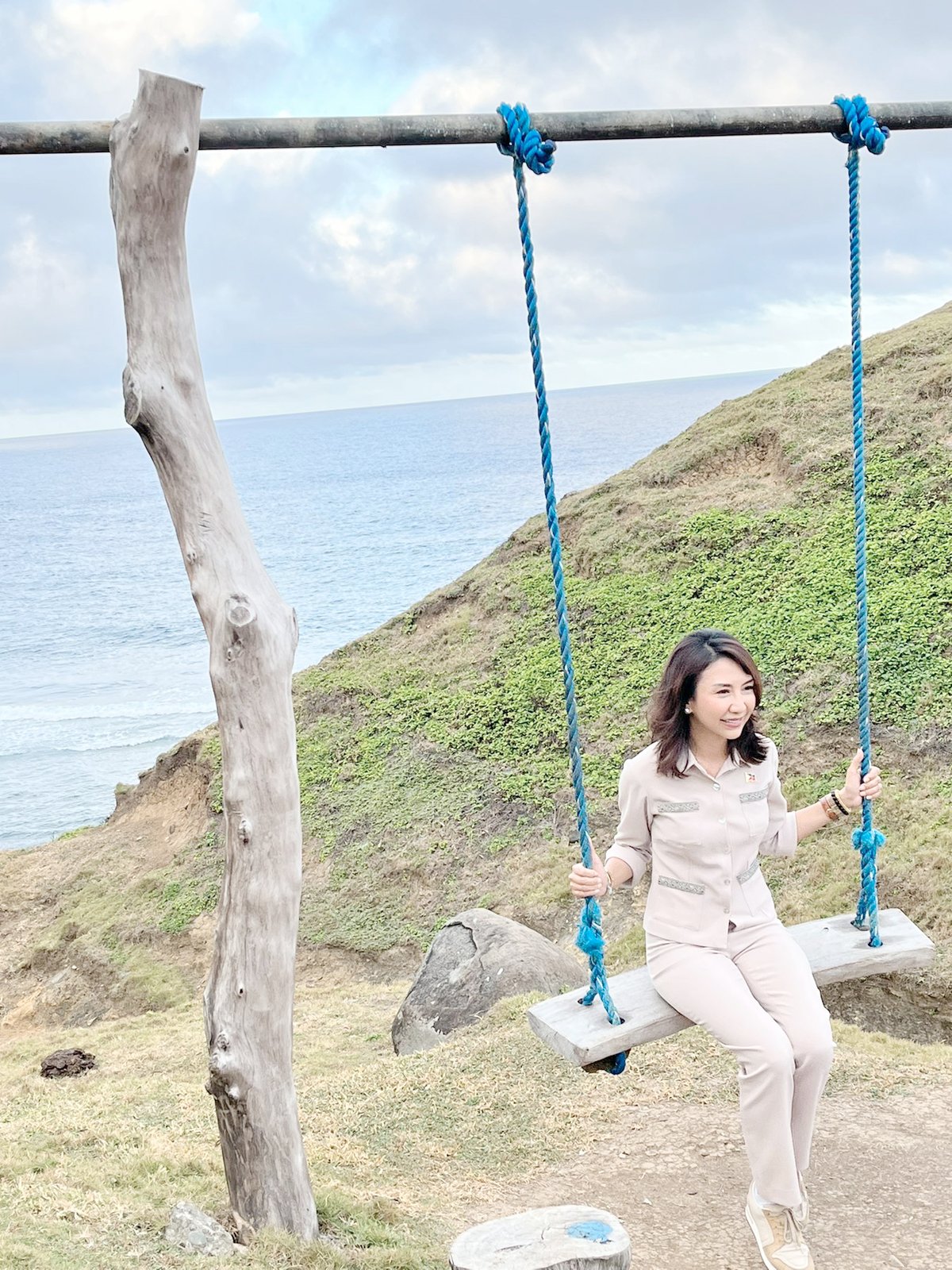 One can enjoy the swing, backgrounded by the splendid Pacific Ocean at the Alapad Rock Formation in the municipality of Uyugan.