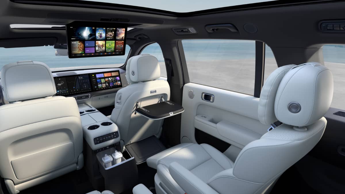 FROM binge-watching to board meetings, the Li L9’s smart cabin turns every backseat into a personal entertainment lounge.
