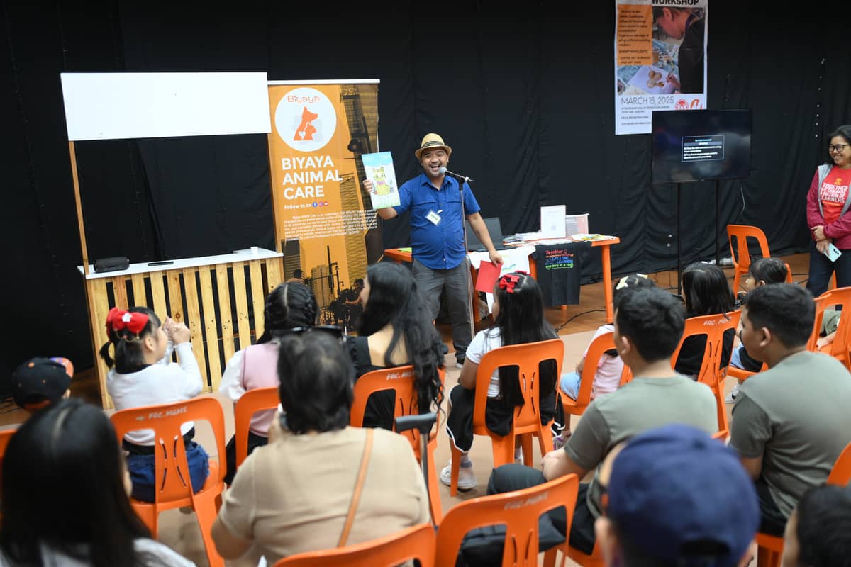Rey Bufi, founder of The Storytelling Project, led a storytelling session for the children of Meralco employees, sharing valuable lessons on animal welfare.