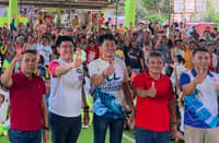 KAUNLAD Pinoy (#133) first nominee ‘Kuya Choi’ (second from left) returns to Candoni to celebrate with the community at Pabonggahan sa Barangay Haba 2025, where he proudly awarded the winning barangay in the lively dance competition. Kuya Choi reaffirms Kaunlad Pinoy’s dedication to the communities they’ve nurtured, promising to continue showing up, listening, and building together.