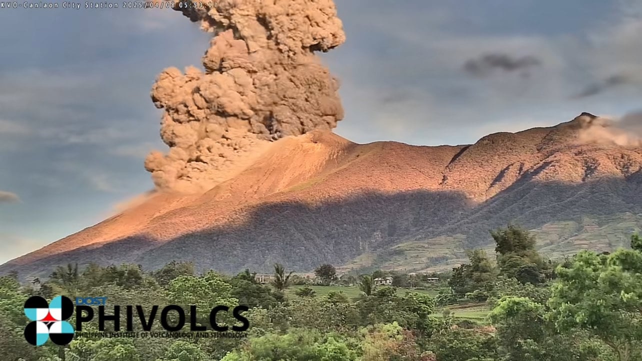 Kanlaon’s 'explosive' eruption generates 4-KM-long volcanic plume