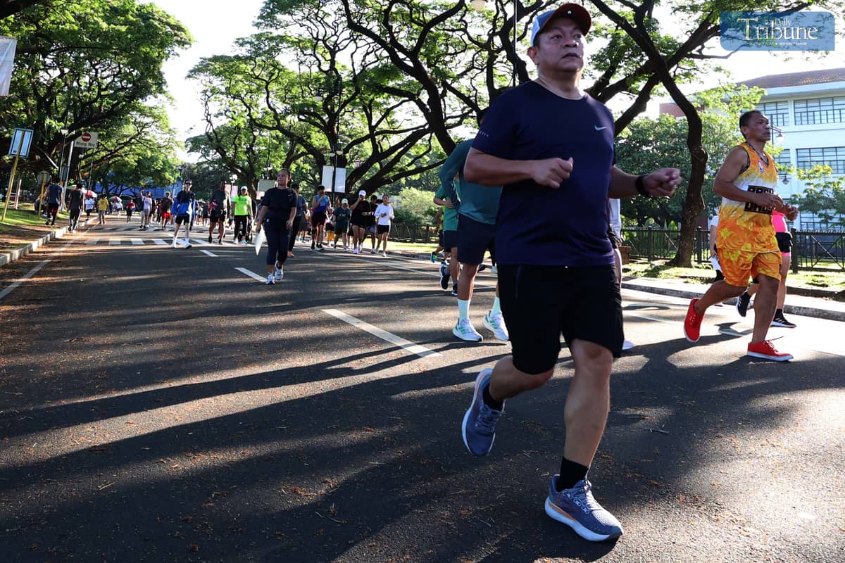 Individuals jog around the academic oval of the University of the Philippines in Diliman, Quezon City, during the Araw ng Kagitingan holiday break, Wednesday, 9 April 2025.