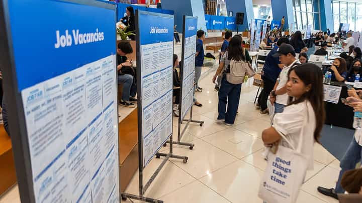Makesense organizes job fairs, resume-building workshops and mock interviews to boost youth employment.
