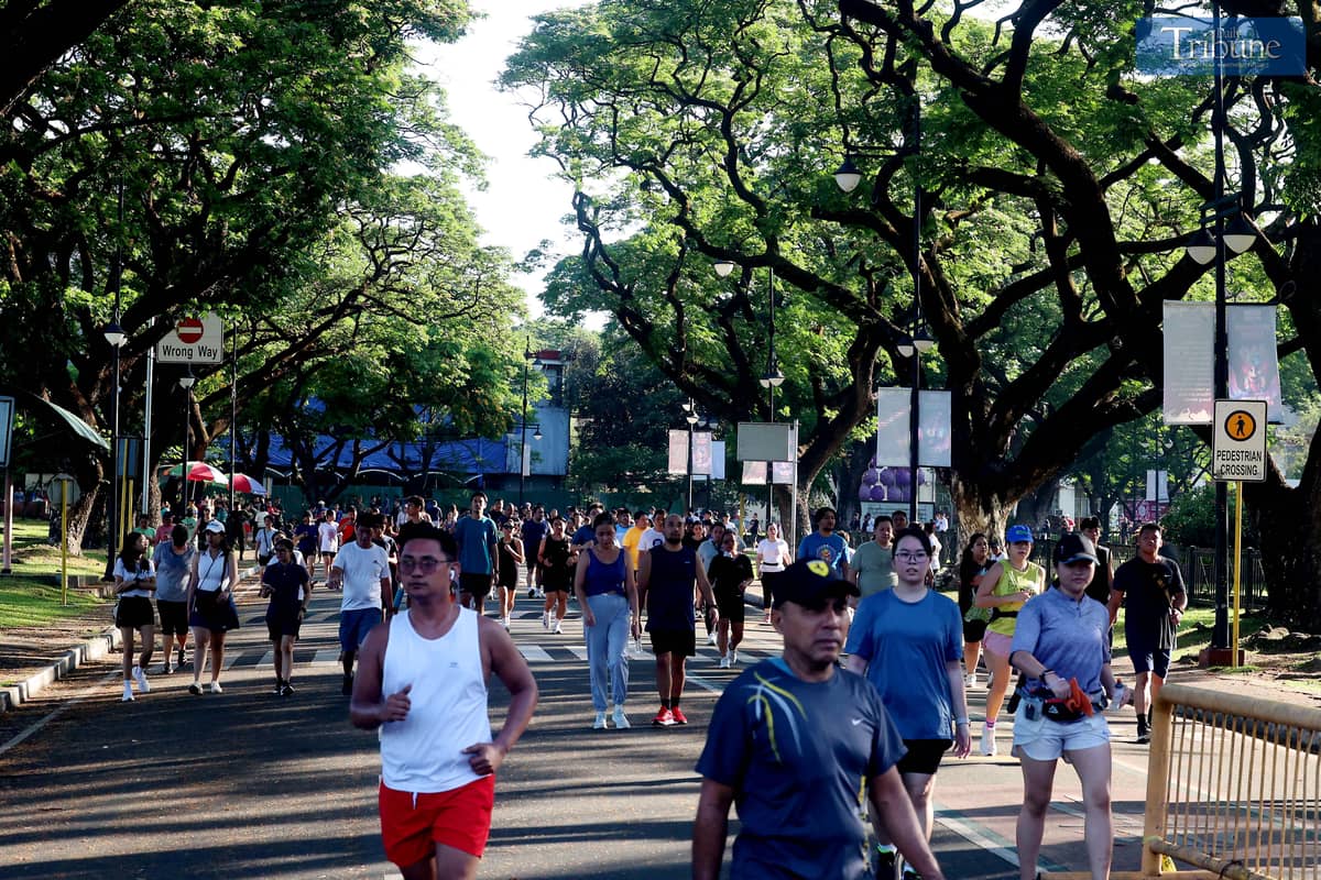Individuals jog around the academic oval of the University of the Philippines in Diliman, Quezon City, during the Araw ng Kagitingan holiday break, Wednesday, 9 April 2025.