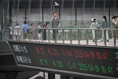 Trade turmoil spurs global recession