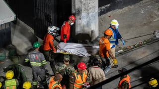 Nightclub roof collapse claims 98 lives