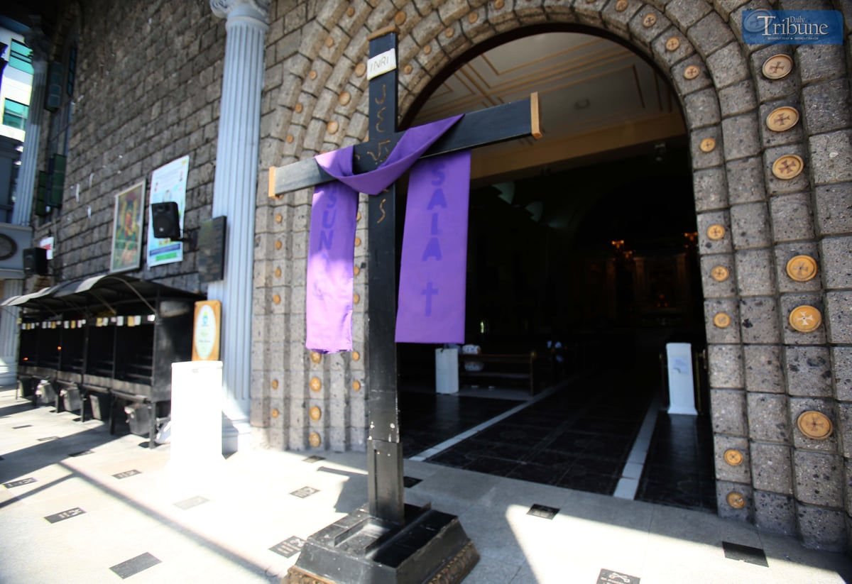Giant cross displayed at St. Peter Parish: Shrine of Leaders