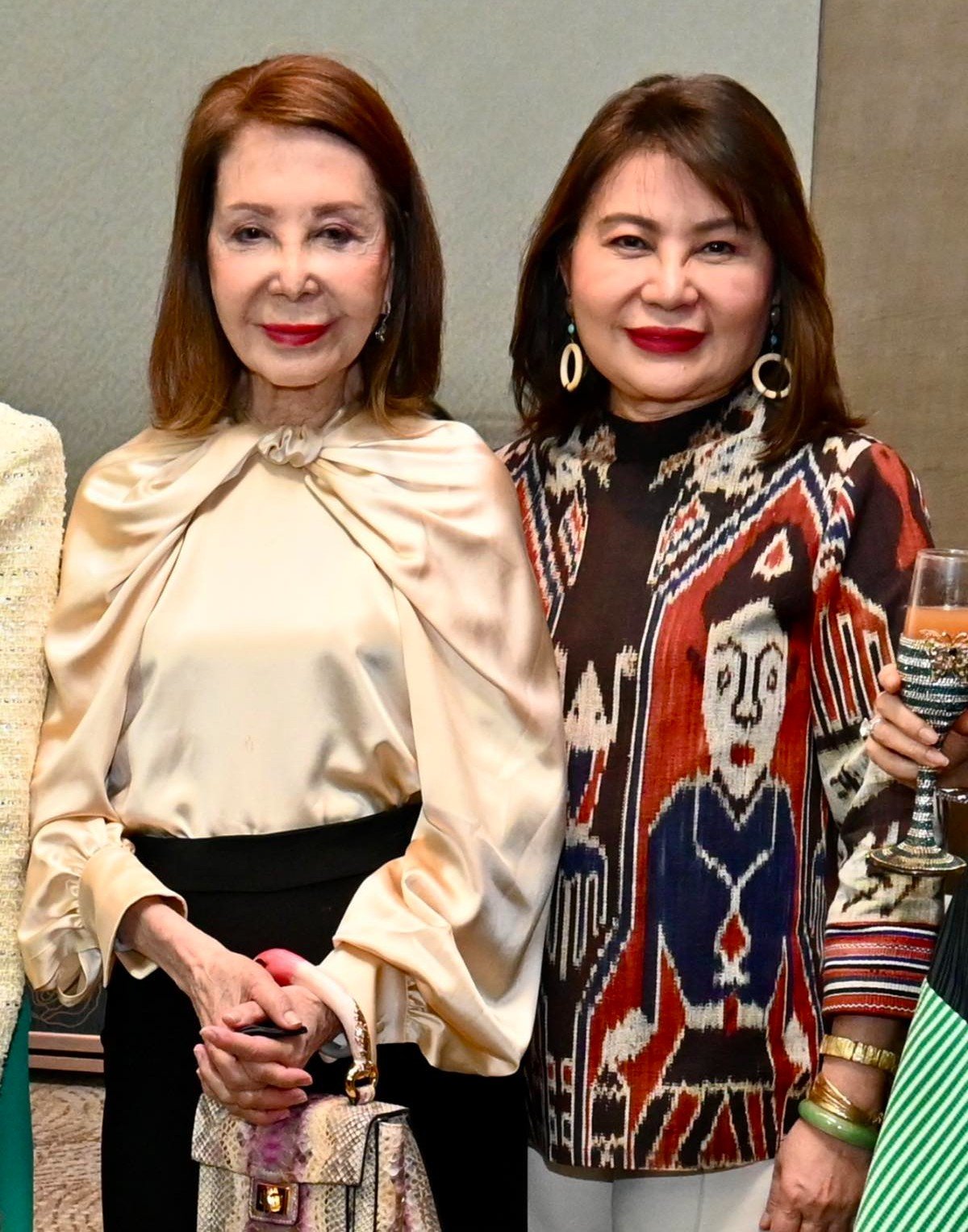 Angola Consul Helen Ong and Consul Marian Ong Nuguid.