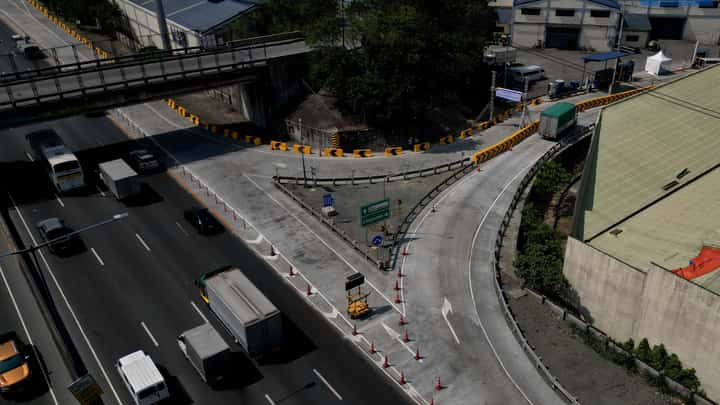 North Luzon Expressway Corporation, Metro Pacific Tollways Corporation, and the Valenzuela City Local Government Unit inaugurated the NLEX Lingunan Southbound Entry in Brgy. Lingunan. The 491-meter entry ramp, a public-private initiative, aims to ease congestion on Valenzuela’s local roads by providing an alternative entry point at the Paso de Blas Interchange, which is set to open to the public on 13 April 2025.