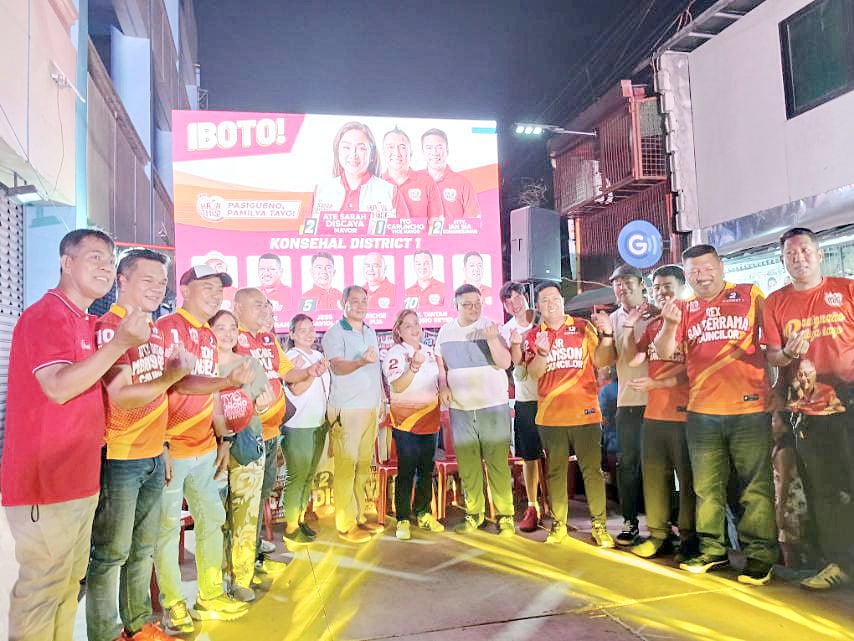 PASIG mayoral candidate Sarah Discaya (center), joined by her eldest son Gerrard (right), flashes a heart sign alongside Team Kaya This and Barangay Malinao officials following a caucus meeting in the barangay Thursday evening.