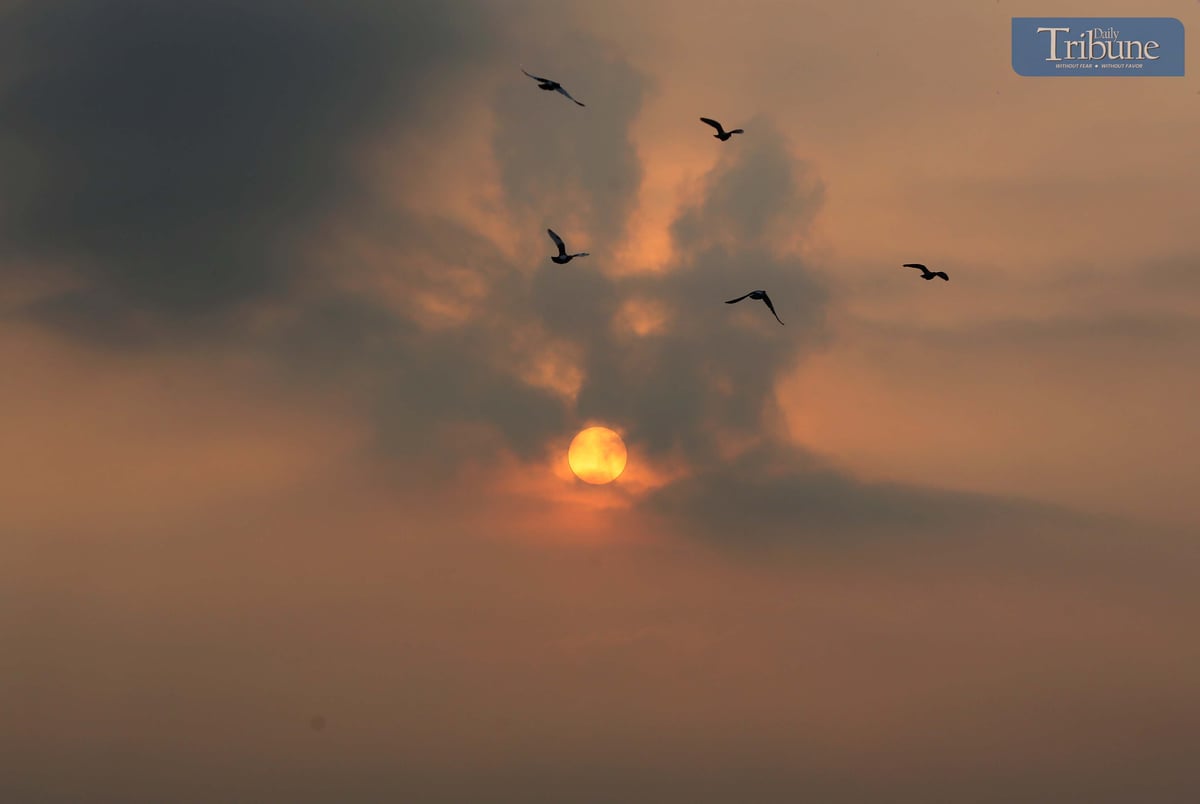 A hazy sunrise paints the sky at 6 AM in Caloocan City, Friday, 11 April 2025.