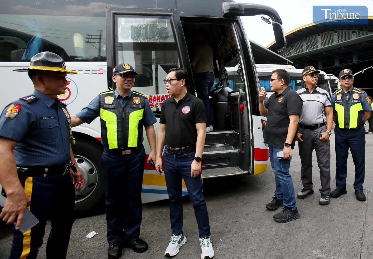 Metropolitan Manila Development Authority Chairman Atty. Don Artes conducted an inspection of the provincial bus terminal Friday, 11 April, with the Philippine Drug Enforcement Agency, Philippine National Police - Highway Patrol Group, and the Quezon City Government Traffic and Transport Management, in preparation for the influx of passengers traveling for the Holy Week holiday next week.