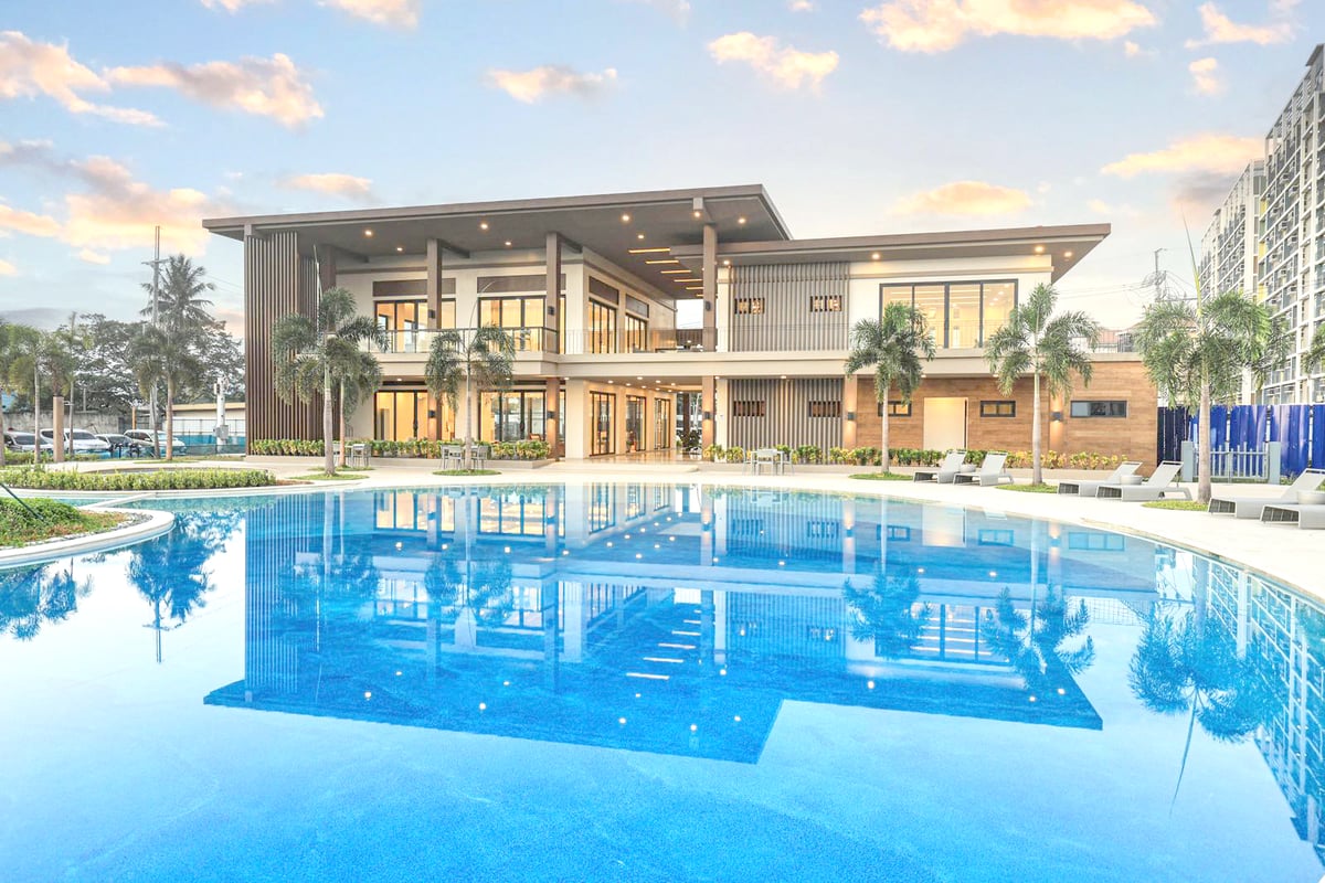Panglao Oasis, a resort-inspired community by Filinvest Land, is designed for ultimate relaxation and recreation. Featured in the photo, the Panglao Oasis Clubhouse boasts an expansive pool and modern amenities, offering a serene retreat within the city.